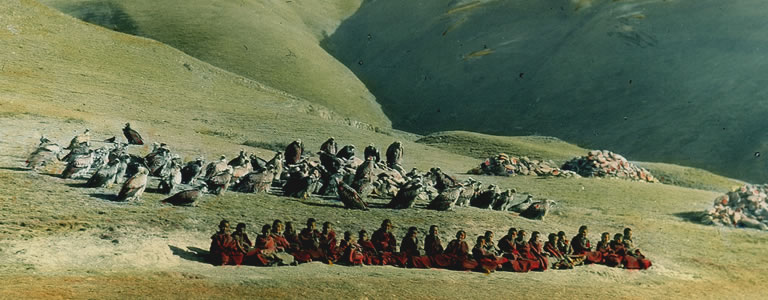 „Wenn nur meine Photos gut sind!“ – Der Geologe Arnold Heim beobachtet eine tibetanische Bestattungszeremonie