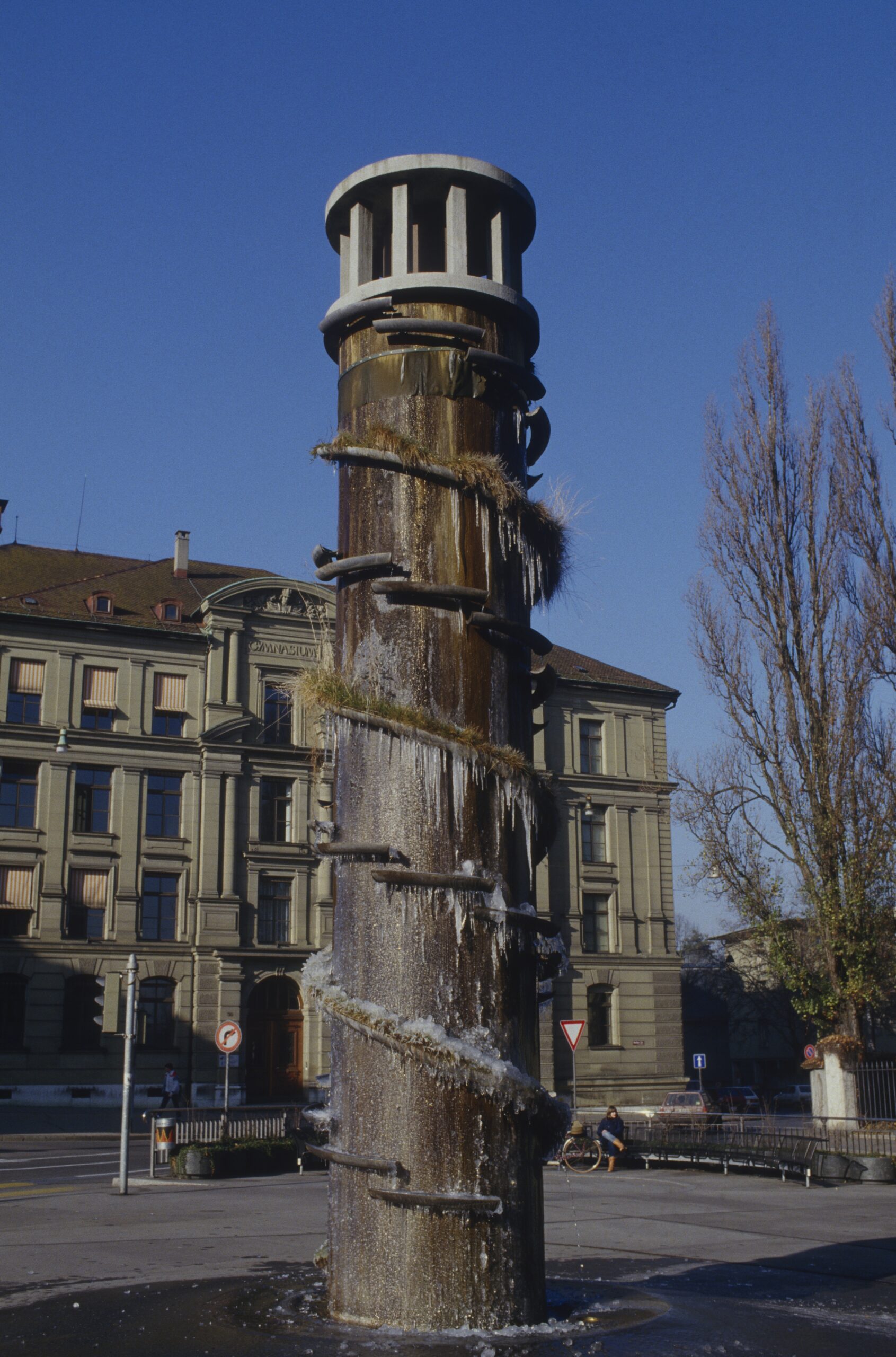 Bern, Meret-Oppenheim-Brunnen, Waisenhausplatz