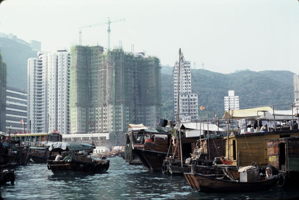 Hongkong Island, Aberdeen, Dschunken Hafen Mit Hochhäusern